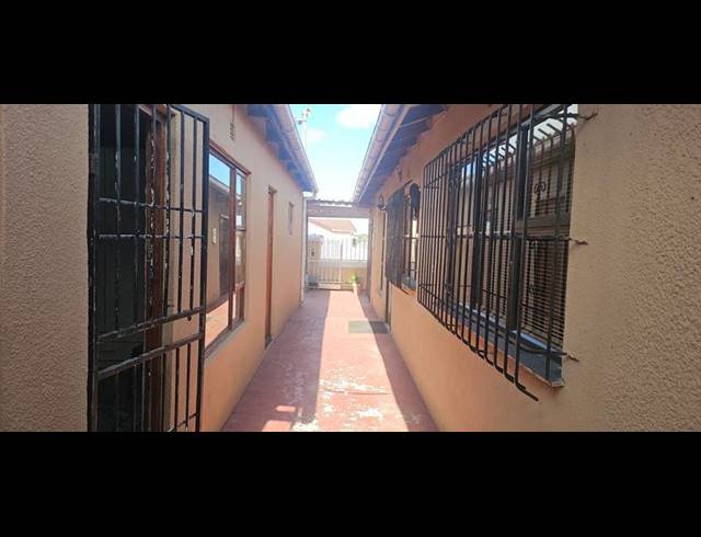 2 BEDROOM HOUSE FOR SALE IN GUGULETU